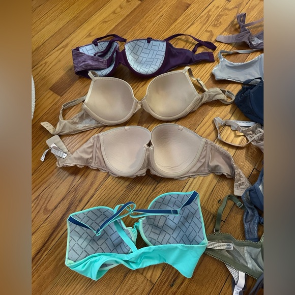 Victoria's Secret bundle Lace and Solid Bra Collection - 11 bras - Picture 6 of 6